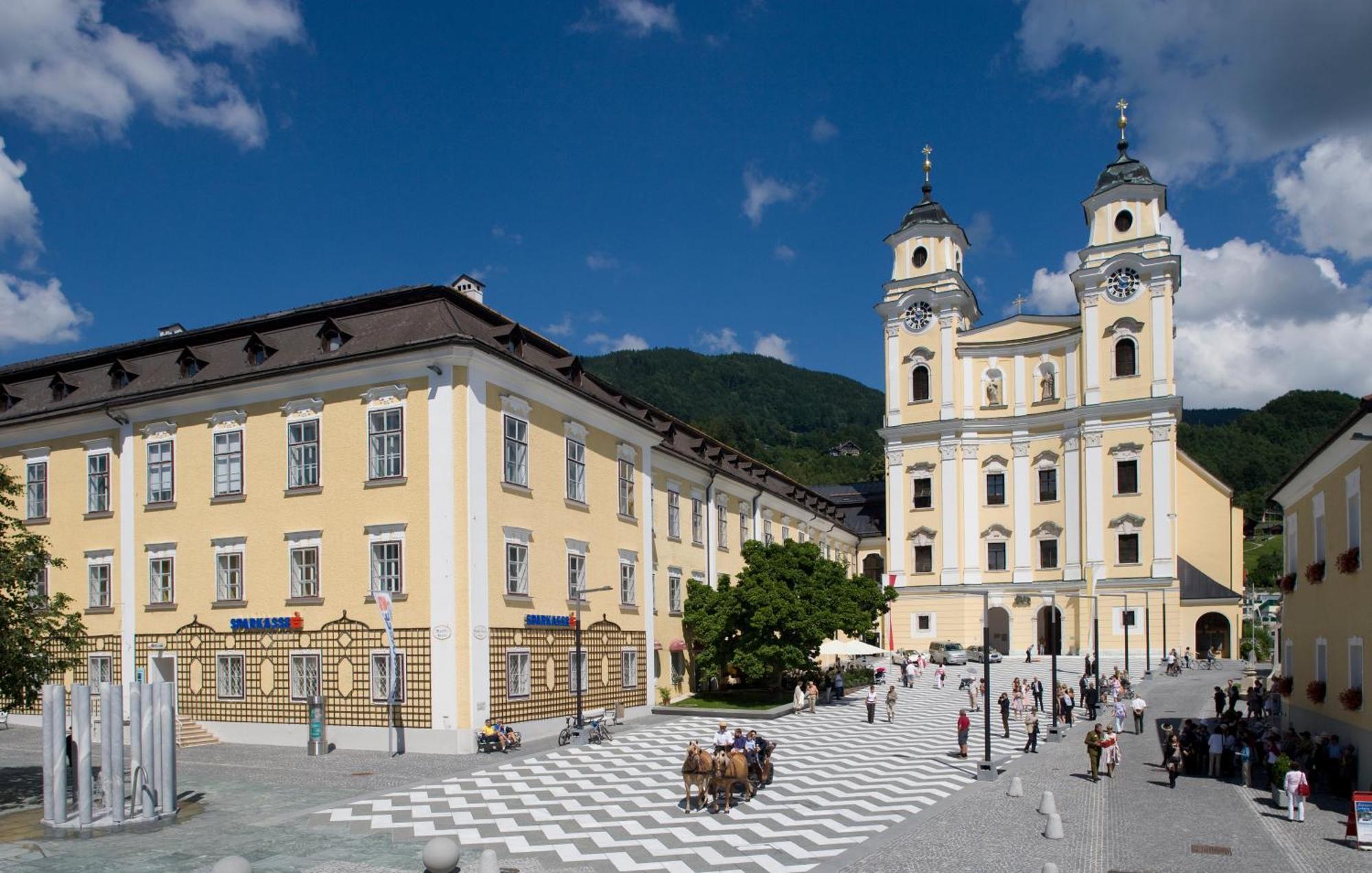 das mondsee Buitenkant foto