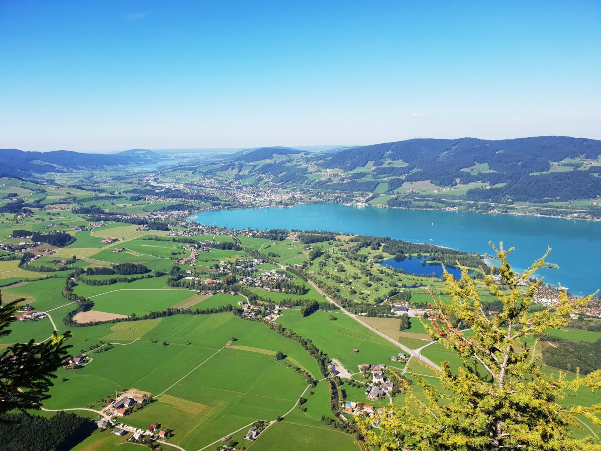 das mondsee Buitenkant foto